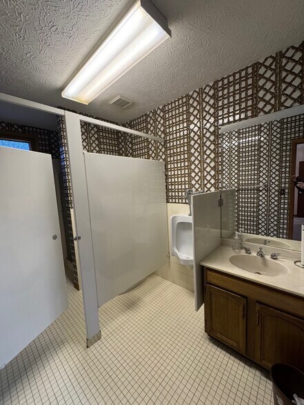 More Photos Of 26025 Broadway Ave, Bedford Office For Sale