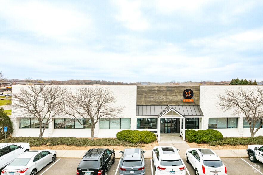 More Photos Of 17741-17823 Kenwood Trl, Lakeville General Retail For Lease