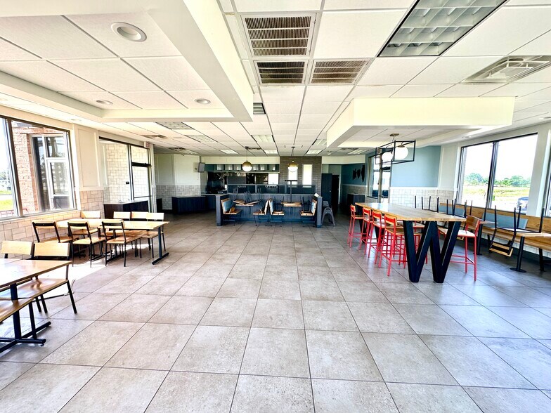 More Photos Of 1209 Broadway Ave E, Mattoon Fast Food For Sale