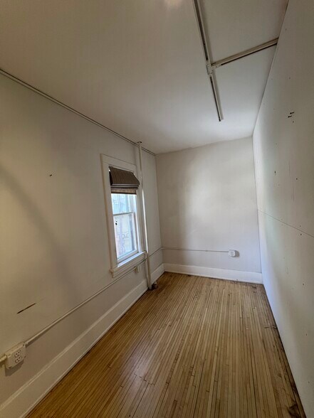 More Photos Of 2230 Carter Ave, Saint Paul Storefront Retail Office For Lease
