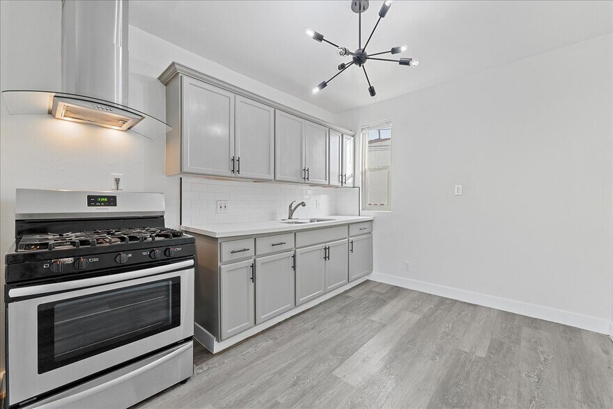 More Photos Of 10329 S Inglewood Ave, Inglewood Apartments For Sale