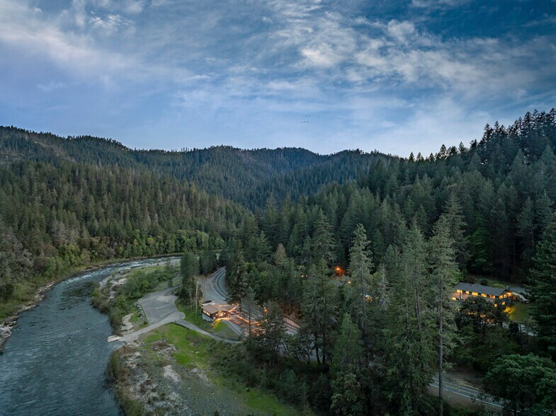 More Photos Of 11744 Galice Rd, Merlin Hotel For Sale