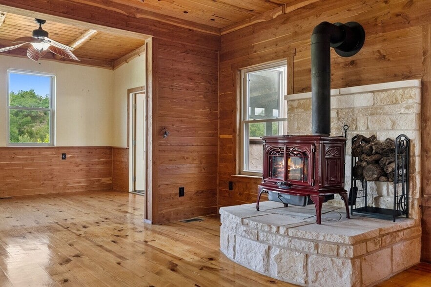 More Photos Of 4032 Ranch Road 3232, Johnson City Hotel For Sale