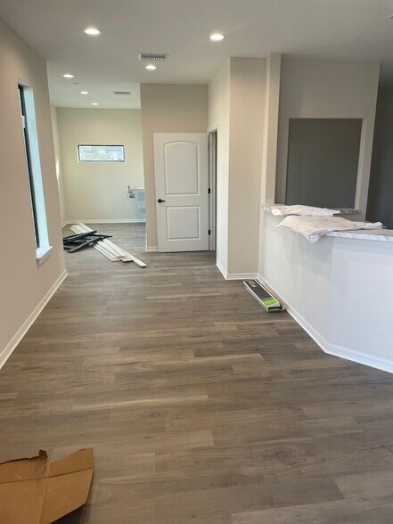 More Photos Of 10043 Beach Verbena Dr, Riverview Office For Lease