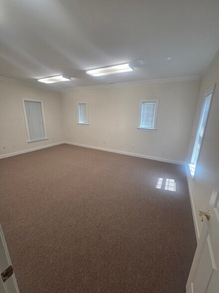 More Photos Of 9414 Charter Crossing Dr, Mechanicsville Office For Lease