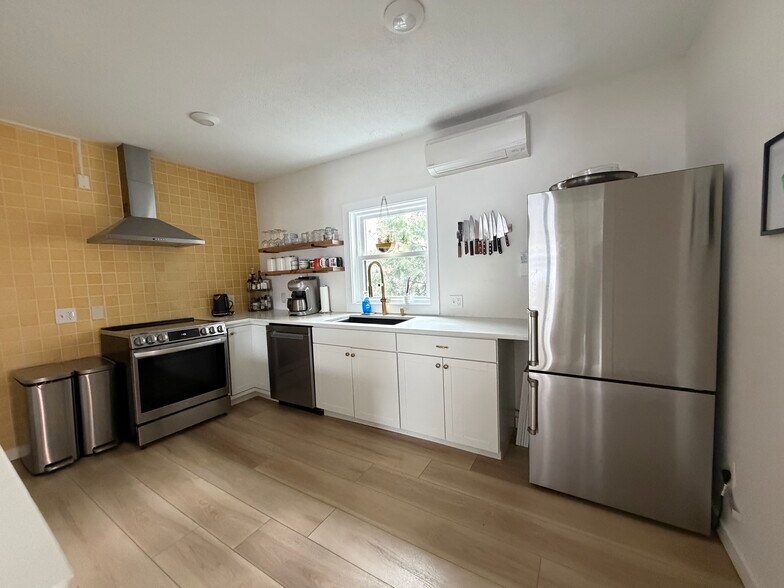 More Photos Of 69 Newbury St, Portland Storefront Retail Residential For Sale