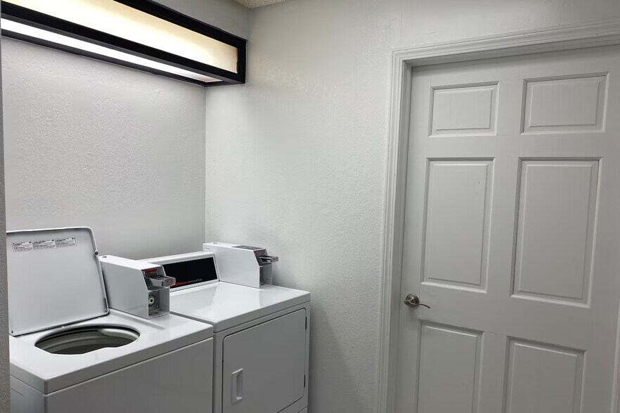 More Photos Of 1415 W Dundee Rd, Arlington Heights Hotel For Sale