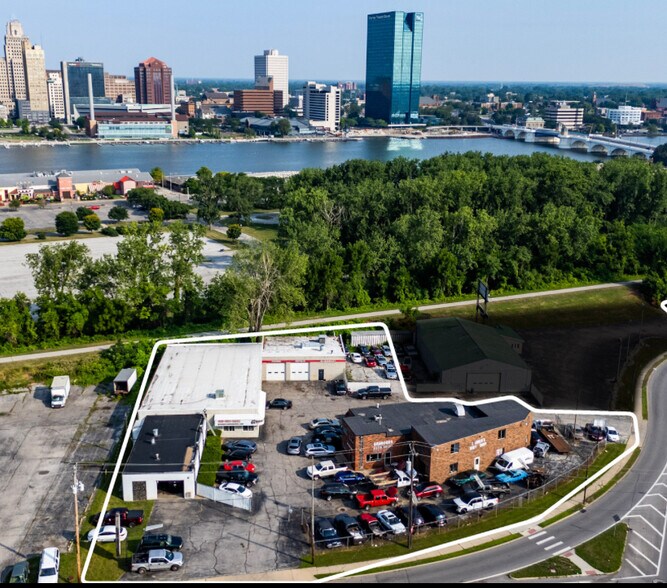 More Photos Of 325 1st St, Toledo Office For Sale