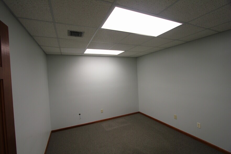 More Photos Of 3600 Investment Ln, West Palm Beach Service For Lease