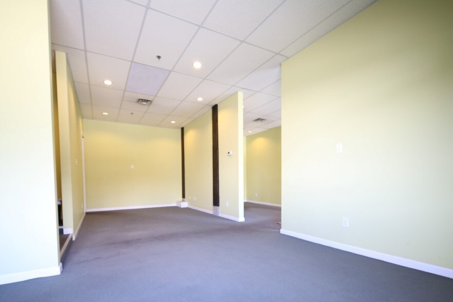 More Photos Of 430 Railway St, Vancouver Loft Creative Space For Lease