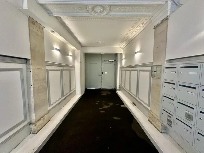 More Photos Of 50 Rue De Miromesnil, Paris Office For Sale
