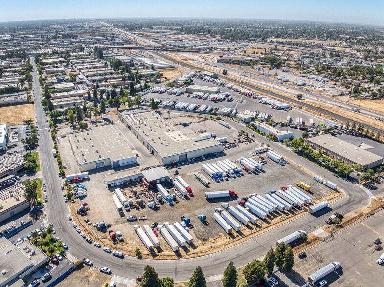 More Photos Of 5333 N Cornelia Ave, Fresno Warehouse For Sale