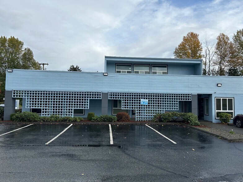 More Photos Of 1042 W James St, Kent Office For Lease