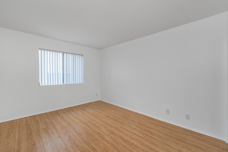 More Photos Of 4434 Fulton Ave, Sherman Oaks Apartments For Sale