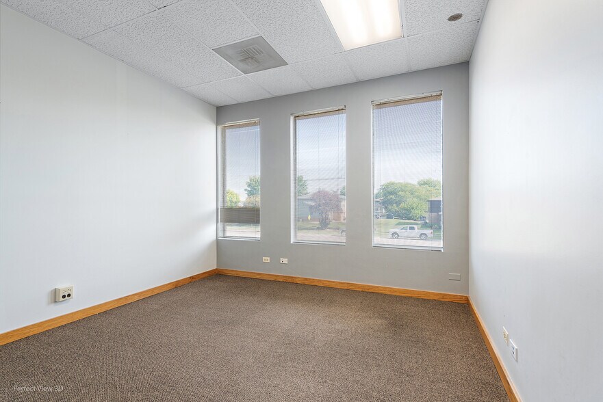 More Photos Of 507 W Kendall Dr, Yorkville Medical For Lease