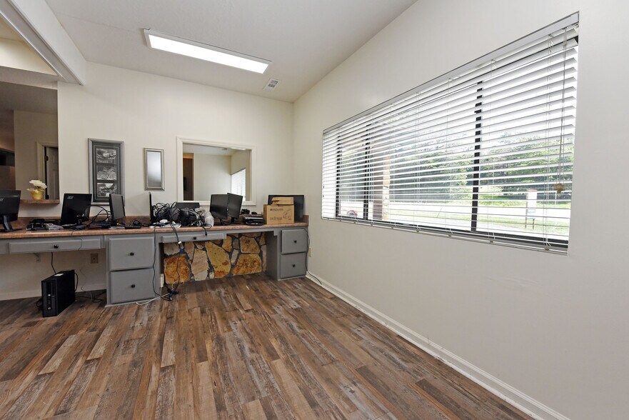 More Photos Of 10 Deer Crossing Trl, Blairsville Office For Lease