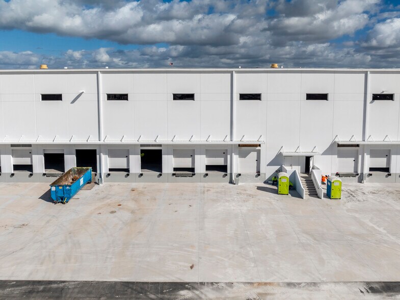 More Photos Of 10900 NW 128th Street, Medley Warehouse For Lease