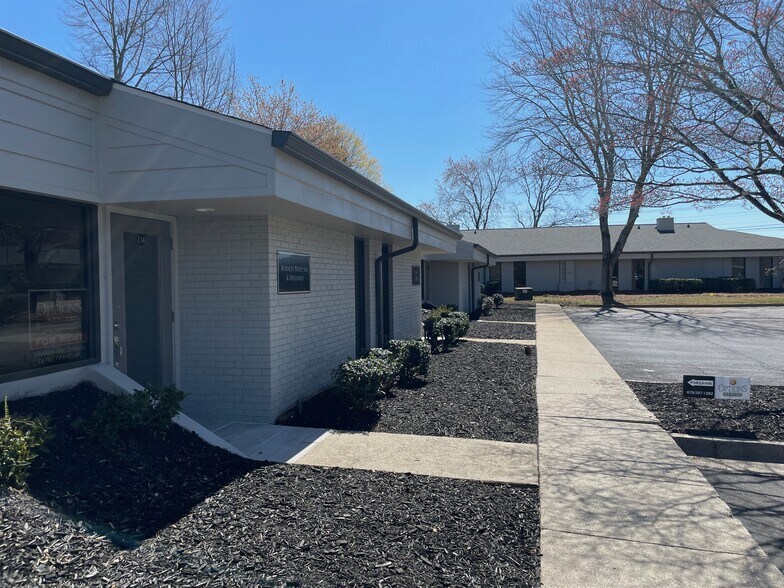 More Photos Of 600 Houze Way, Roswell Medical For Lease