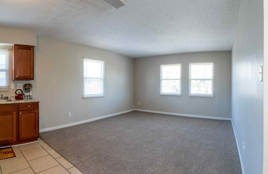 More Photos Of 810-811 Howard Ave, Jeffersonville Multifamily For Sale