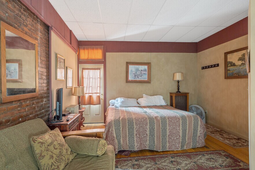 More Photos Of 1880 House Bed & Breakfast, Pulaski Hotel For Sale