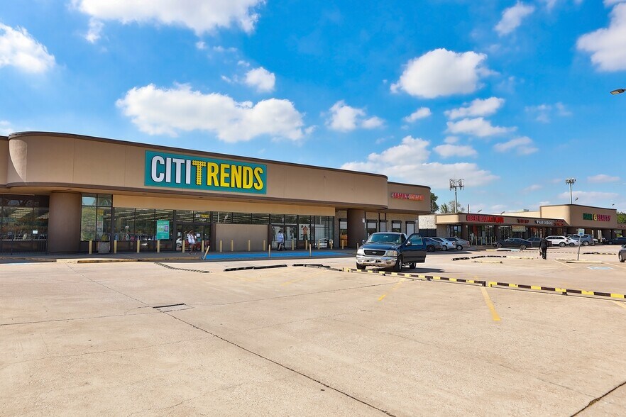 More Photos Of 17503-17587 Imperial Valley Dr, Houston Unknown For Lease