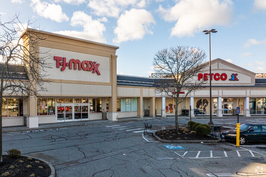 More Photos Of Sockanosset Cross Rd @ Rt. 2, Cranston Unknown For Lease