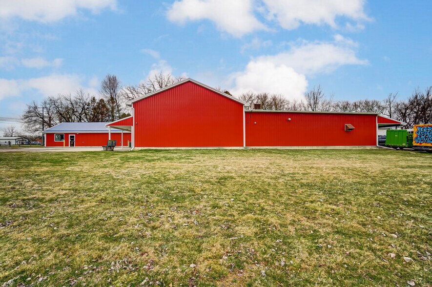 More Photos Of 20660 W Bowling Green Road, Weston Auto Repair For Sale