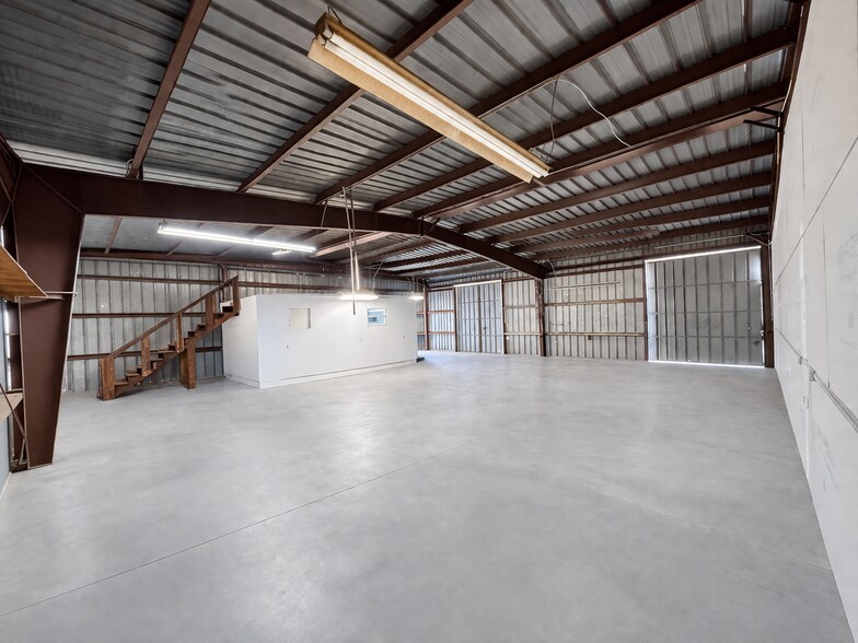 More Photos Of 11050 70th Ave, Seminole Warehouse For Lease