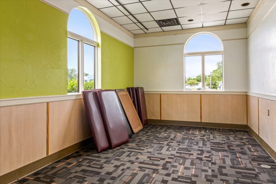 More Photos Of 4711 E National Rd, Richmond Fast Food For Sale
