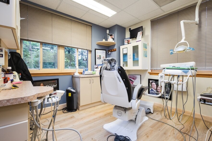 More Photos Of 4400 MacArthur Blvd NW, Washington Office For Sale