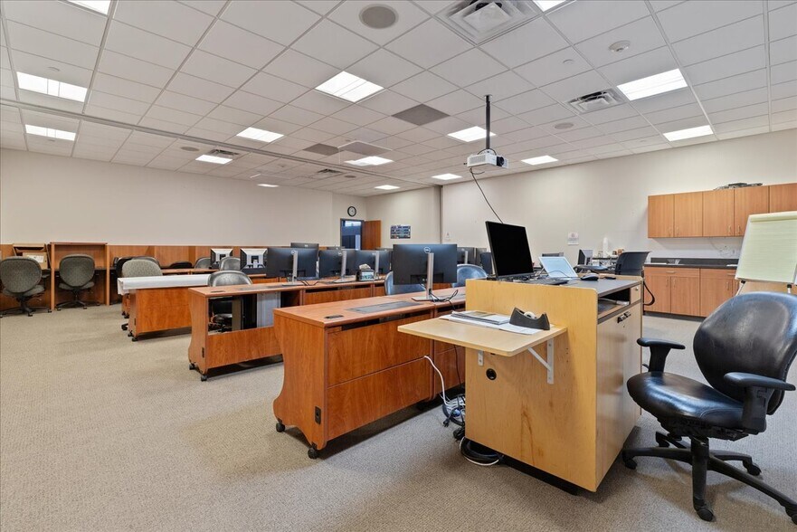 More Photos Of 300 Morrie Ave, Cheyenne Office For Sale