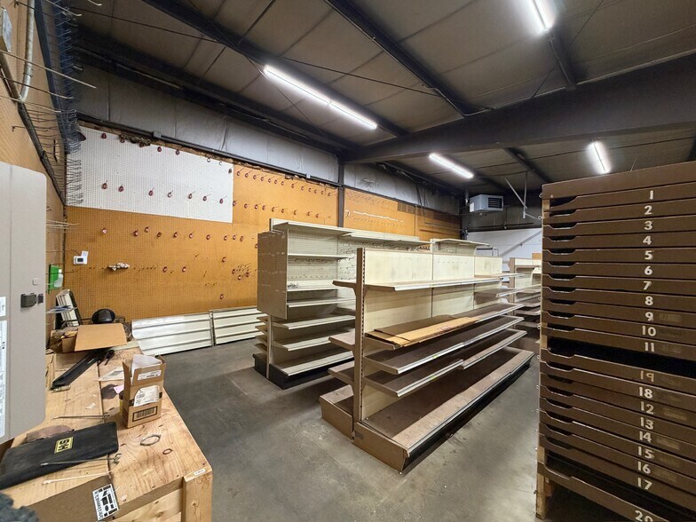 More Photos Of 4414 State Road 92, Brooklyn Industrial For Lease