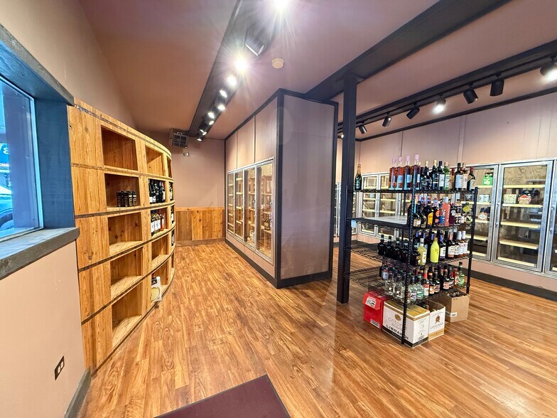 More Photos Of 500-504 W Main St, Mount Horeb Freestanding For Lease