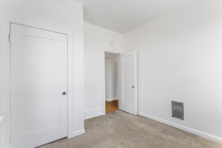 More Photos Of 498 25th St, Oakland Apartments For Sale