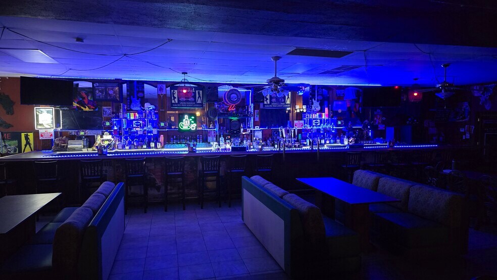 More Photos Of 200 E Frontier St, Eloy Bar For Sale