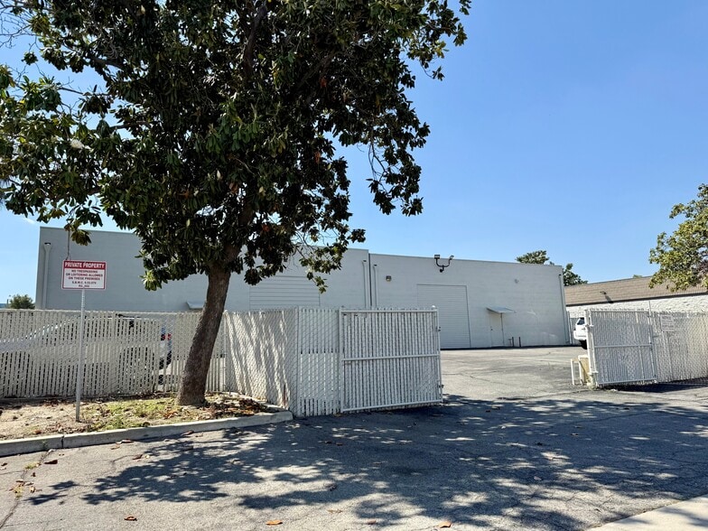 More Photos Of 1839 Commercenter West Dr, San Bernardino Office For Lease