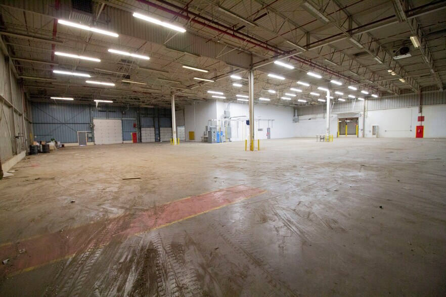 More Photos Of 126 Avenue C, Springfield Manufacturing For Sale