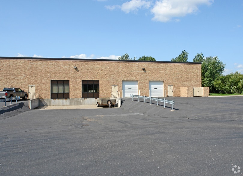 More Photos Of 7002-7018 N 6th St, Oakdale Light Manufacturing For Lease