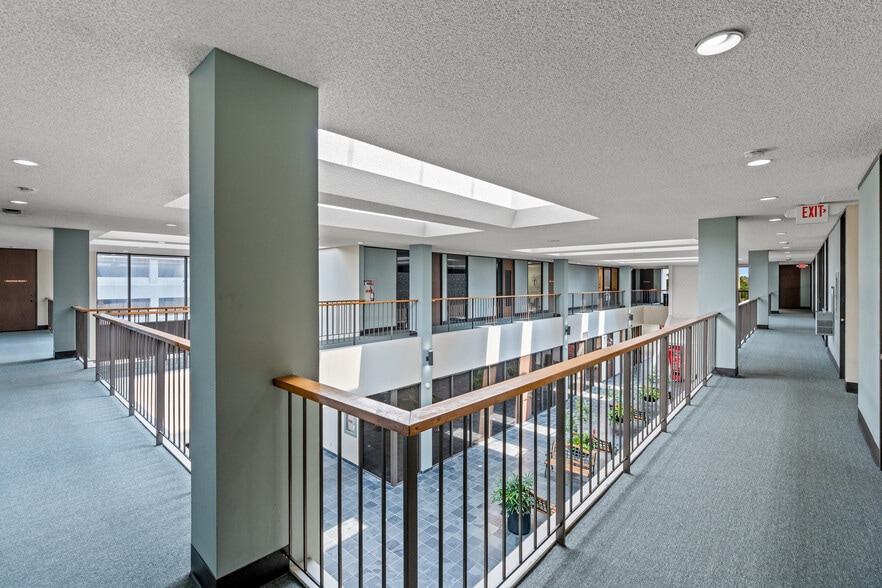 More Photos Of 909 Dairy Ashford Rd, Houston Office For Lease