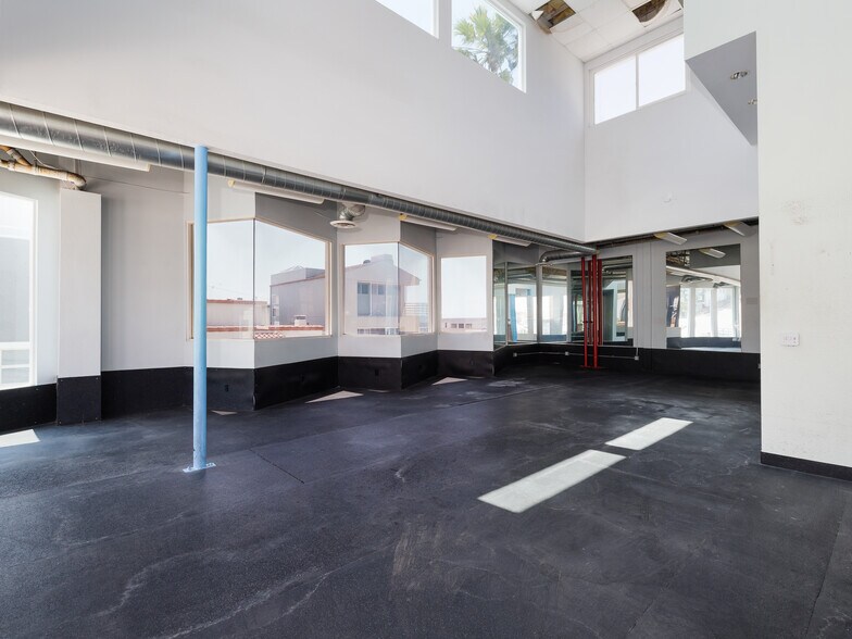 More Photos Of 4005 Highland Ave, Manhattan Beach Storefront Retail Office For Sale