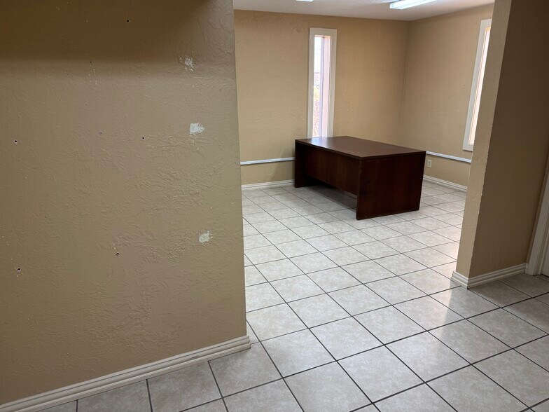 More Photos Of 4745 Fannett Rd, Beaumont Industrial For Lease