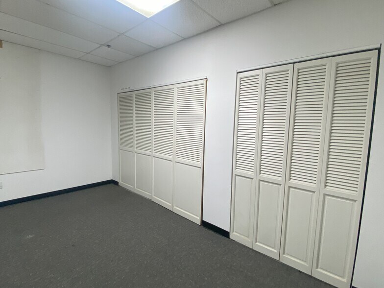 More Photos Of 17892- B Gothard St, Huntington Beach Manufacturing For Lease