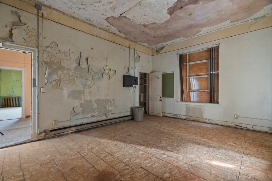 More Photos Of 54 Washington St, Middletown Office For Sale