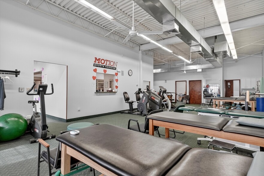 More Photos Of 24-26 Liberty Square Mall, Stony Point Office For Sale