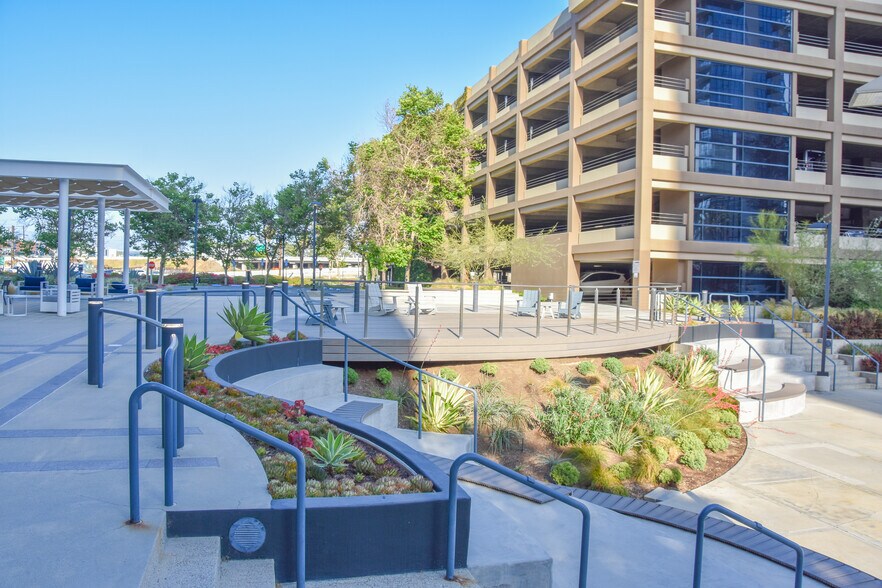 More Photos Of 3 Hutton Centre Dr, Santa Ana Office For Lease