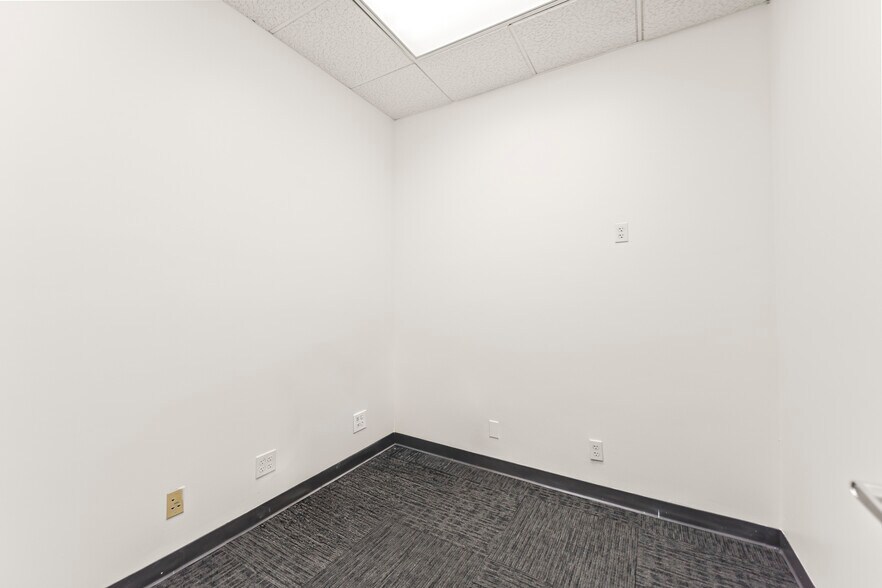 More Photos Of 10841 Paramount Blvd, Downey Office For Lease