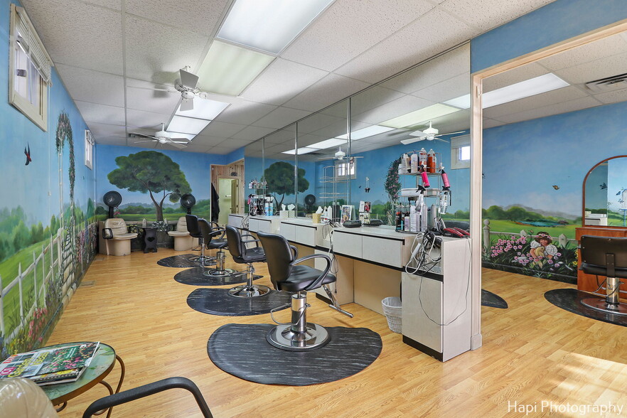 More Photos Of 132 Center St, Grayslake Storefront For Sale