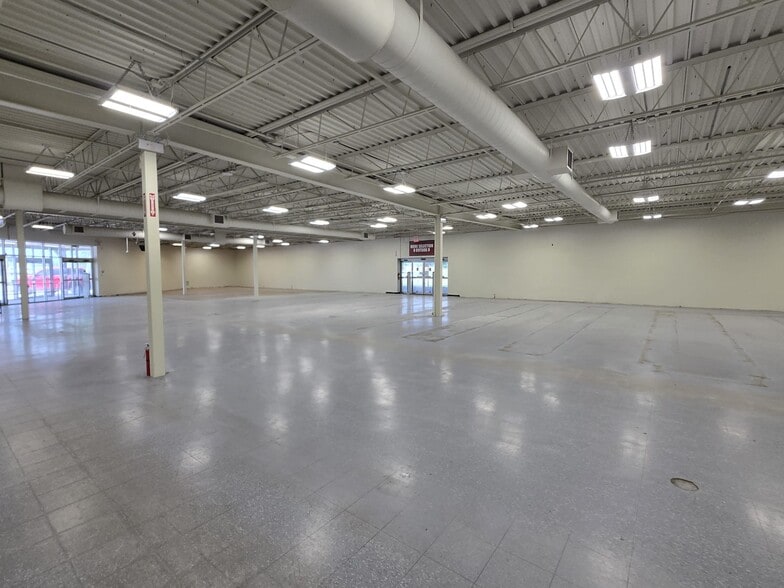 More Photos Of 1780 Wharncliffe Rd S, London Freestanding For Sale