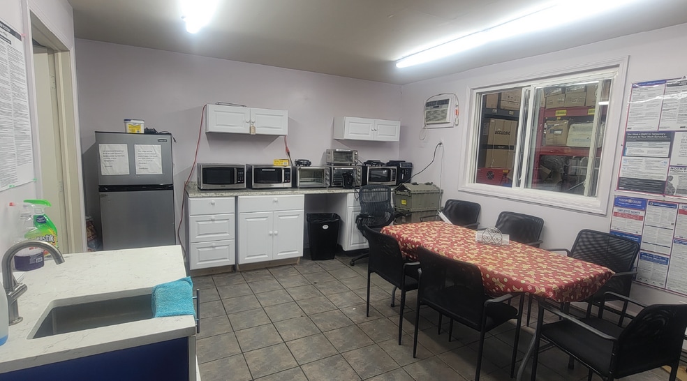 More Photos Of 770 Rockaway Pky, Brooklyn Service For Lease