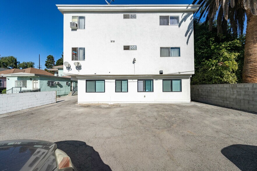 More Photos Of 1024 W 24th St, Los Angeles Apartments For Sale